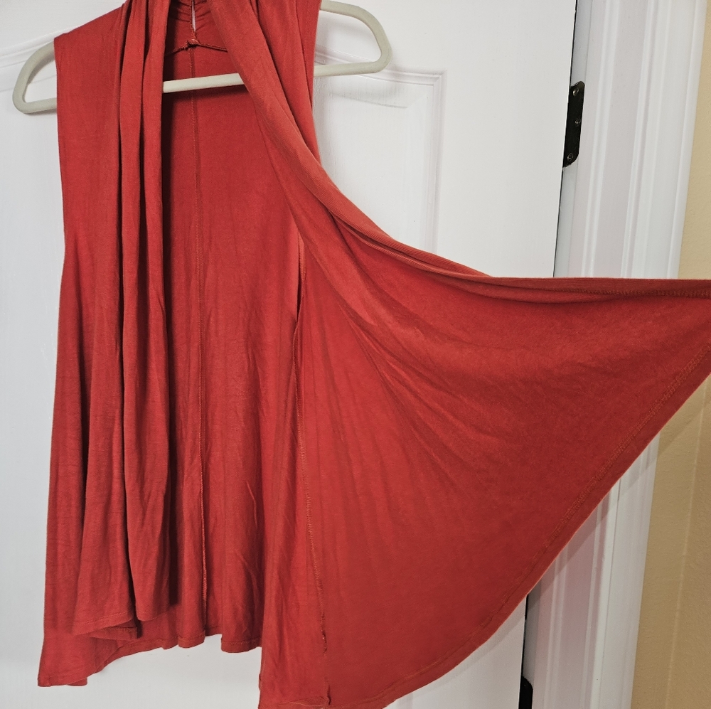Vest - Picture 2 of 3
